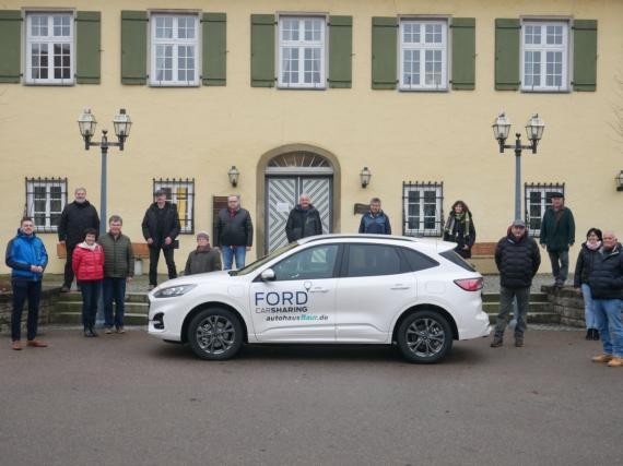 Ehrenamtliche Fahrer mit Bürgermeister Jenninger und dem Bürgerrufauto