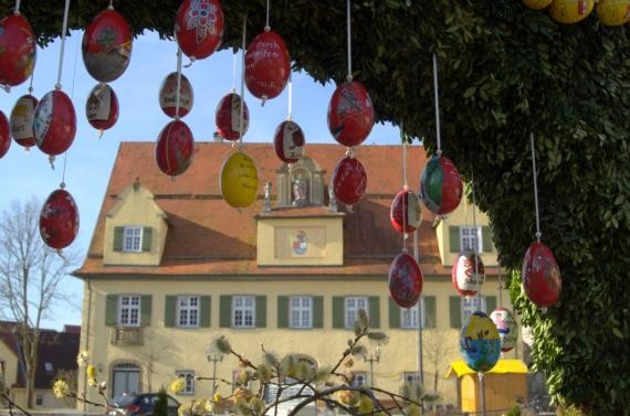 Gesamtansicht 2019 mit den Hasen auf dem Jakobsweg