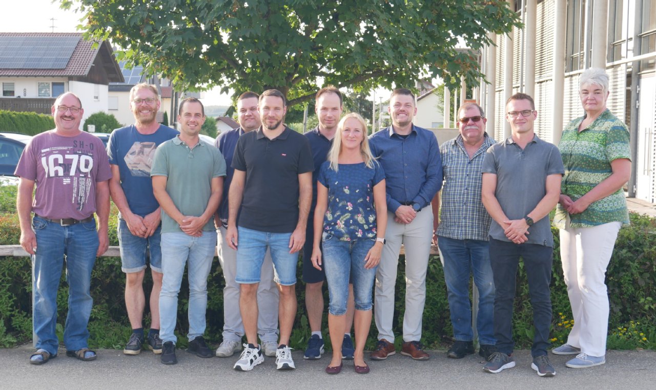 Der neue Gemeinderat von links: Dietmar Hirsch, Florian Schmid, Marius Bihlmaier, Markus Abele, Daniel Krull, Dr. Thomas Maier, Anja Schürle, Bürgermeister Stefan Jenninger, Kurt Barthle, Matthias Maier, Inge Eßwein