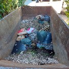 Friedhofscontainer mit illegalem Müll